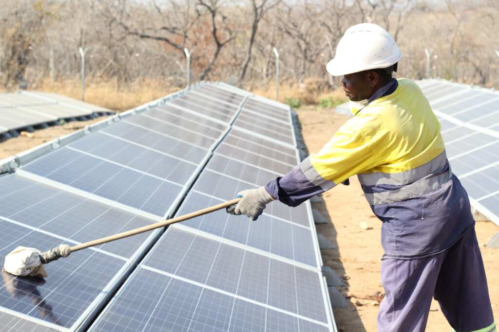 cleaning_solar_panel - Flux Solar Energy solar panel maintenance cleaning