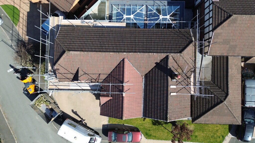 DCIM100MEDIADJI_0122JPG - Flux Solar Energy Erecting the scaffolding